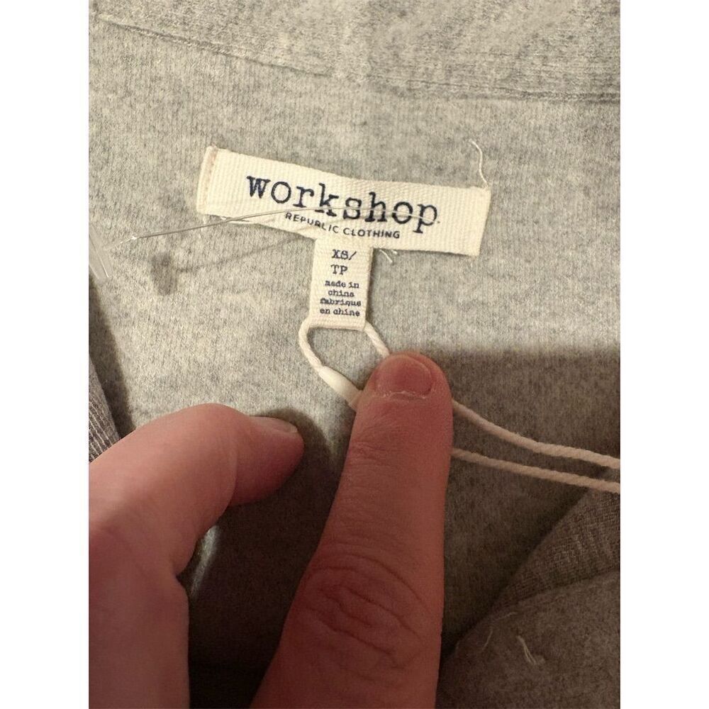 3/$15 Workshop Republic Women's XS Gray Long Sleeve Button-Up Shirt - Picture 10 of 11